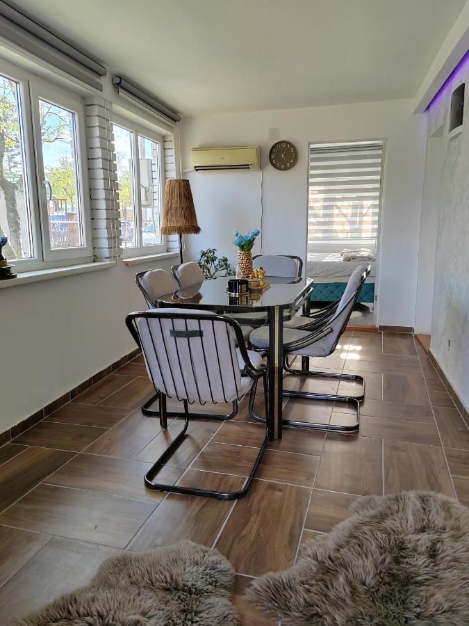 Nora 1 Lägenhet Sremska Mitrovica Exteriör bild